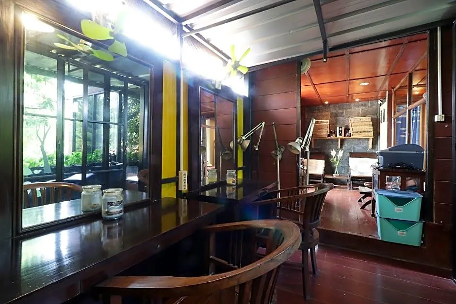Nila House, Sharia Family Home Stay By Zuzu-1