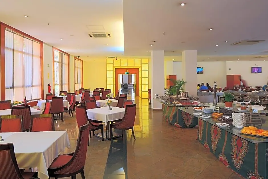 Ritz Victoria Garden-1