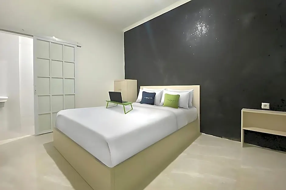 Urbanview Hotel Bizhome Artha Gading Boulevard By Reddoorz-1