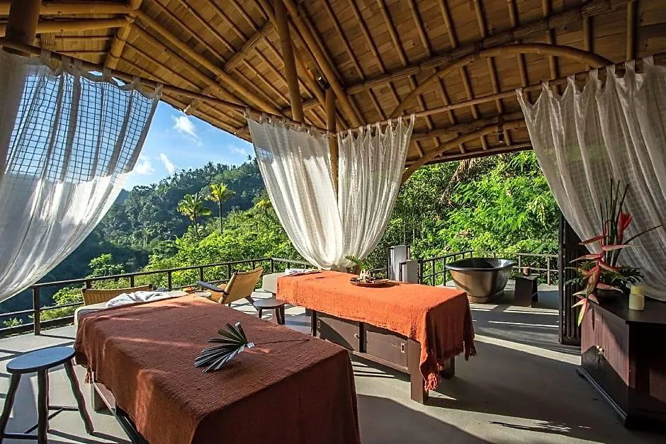 Buahan, A Banyan Tree Escape-1