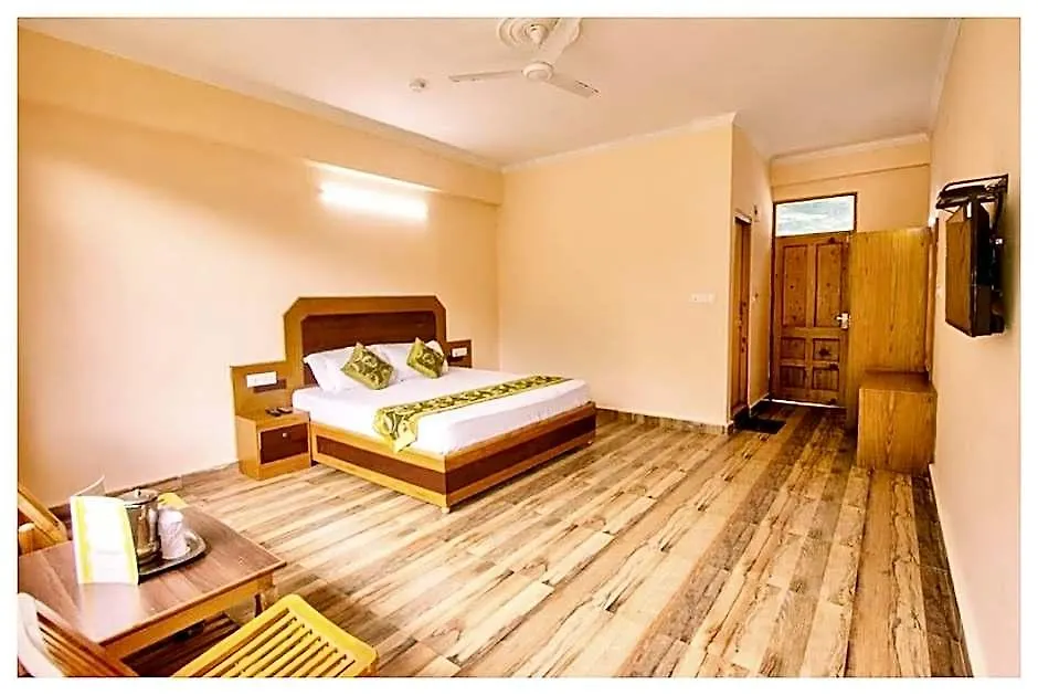 Goroomgo J J Regency Manali-1