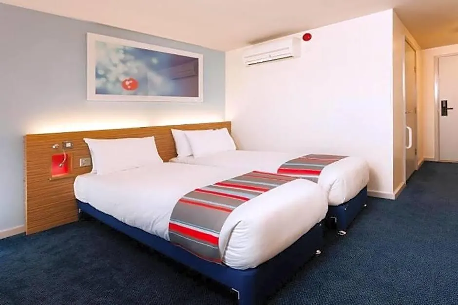Travelodge Bromborough-1