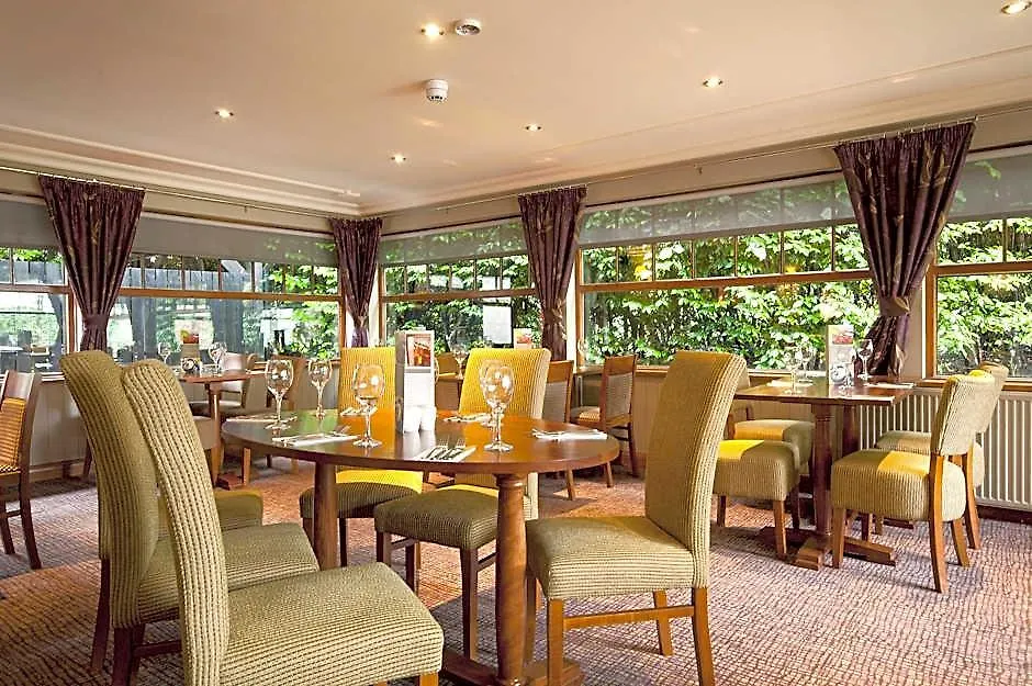 Premier Inn Glasgow Airport-1