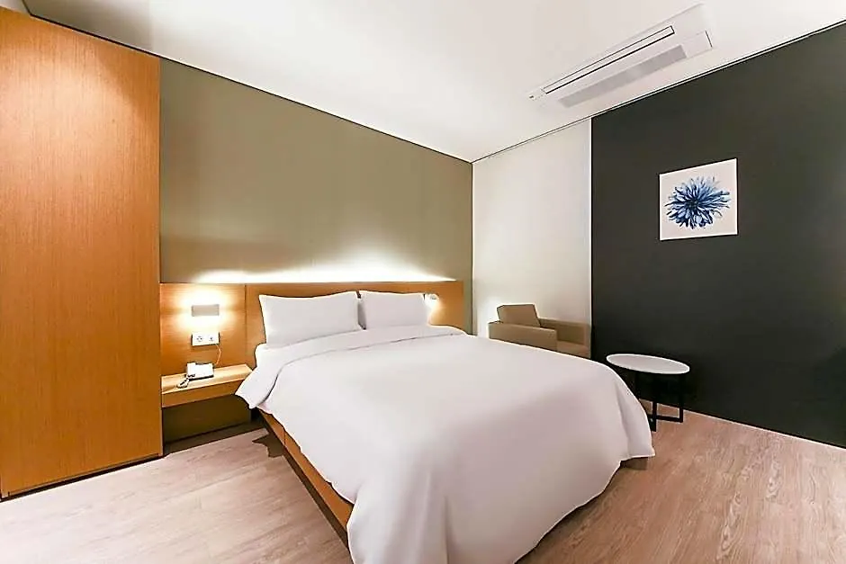Golden River Hotel-1