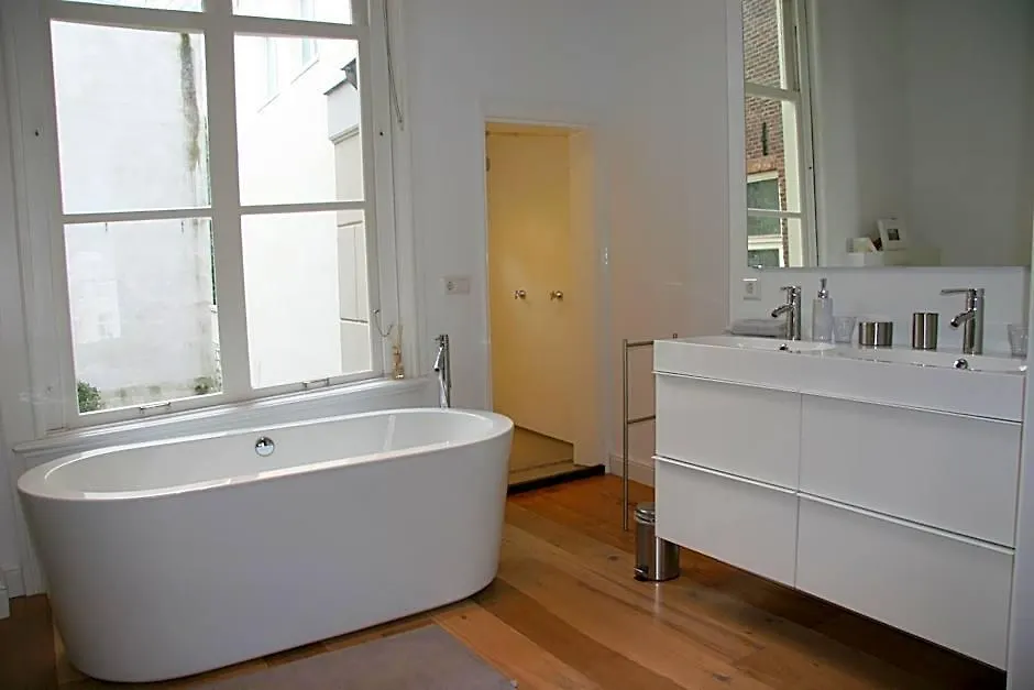 Mokum Suites-1