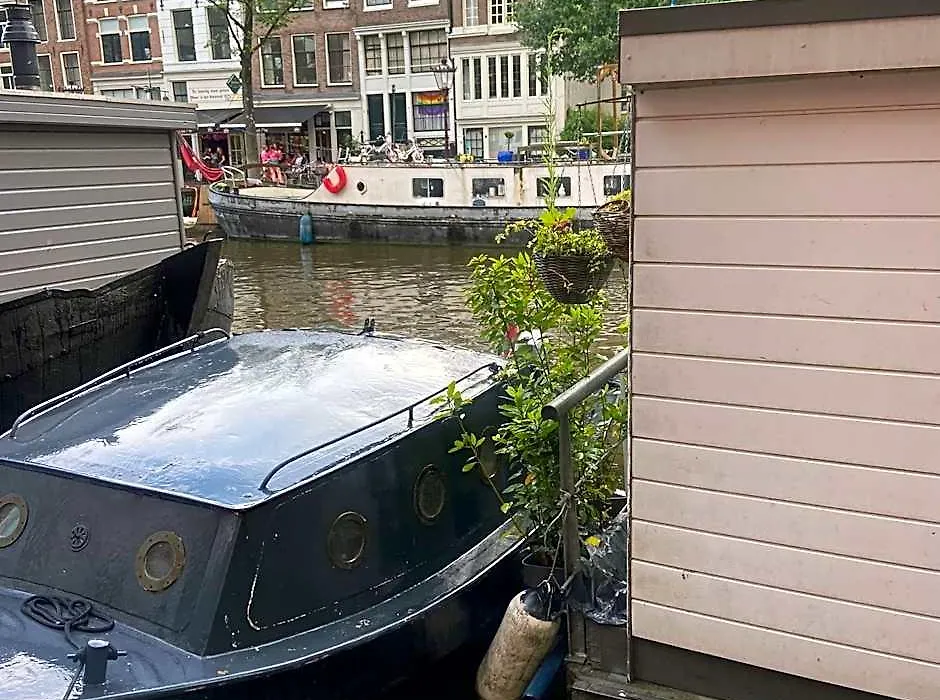 Houseboat Bonnie-1