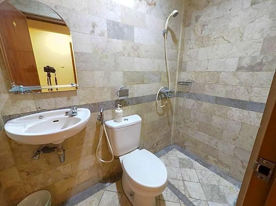 Rhiz Guest House Tebet-1