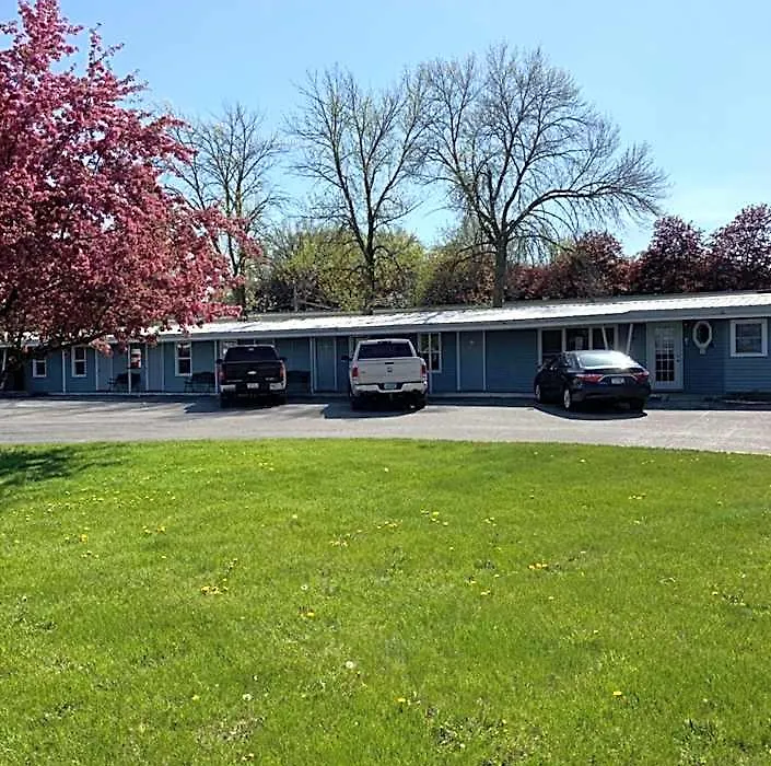 Hometown Inn-1