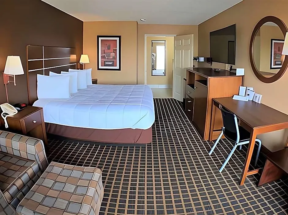 Econo Lodge Selmer-1