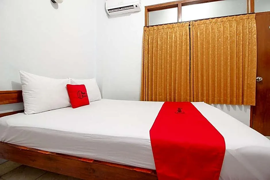 Reddoorz Plus Near Alun Alun Selatan-1