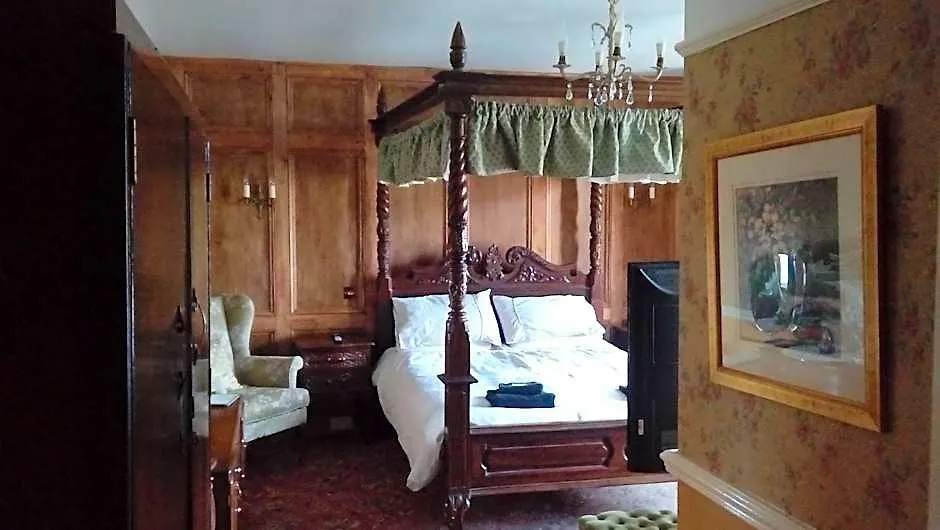 Neuadd Arms Hotel-1
