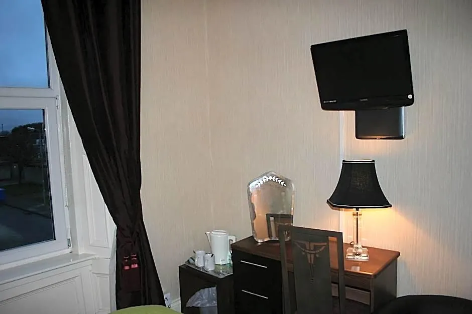 Royal Hotel-1
