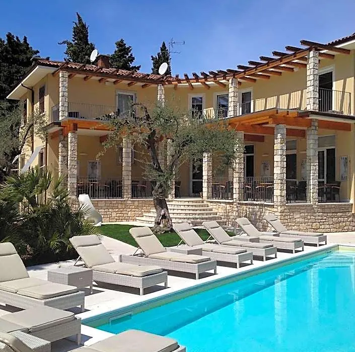 Hotel Baia Dei Pini-1