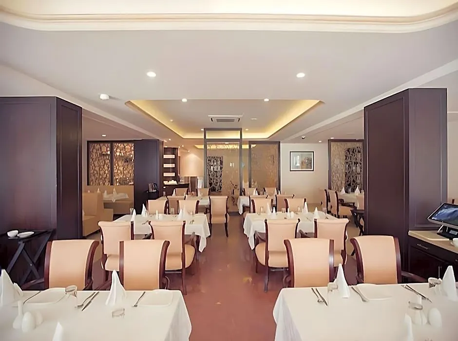 Royal Reve Hotel-1
