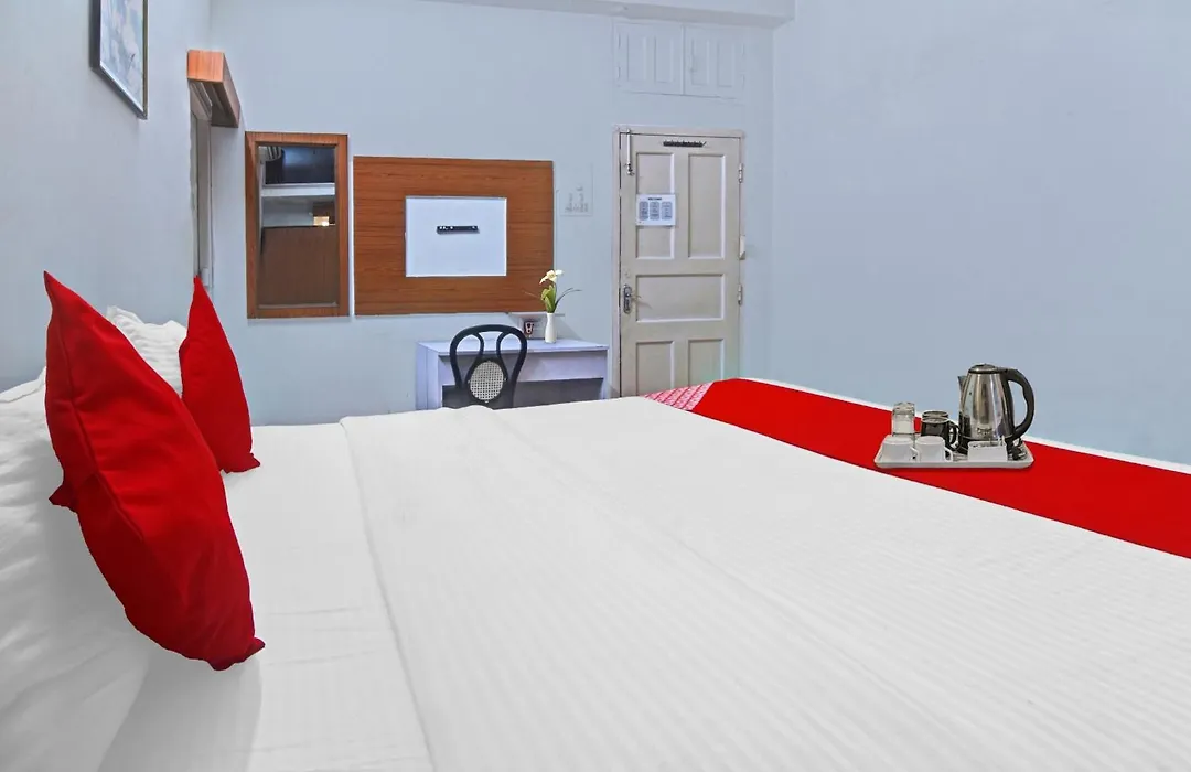Hotel O Avi Gust House-1