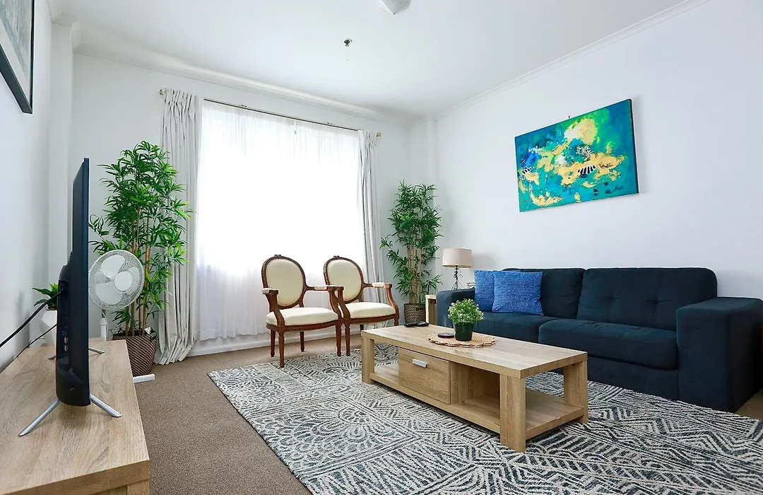 Goldsbrough 2 Bedrooms Split Apartment-1