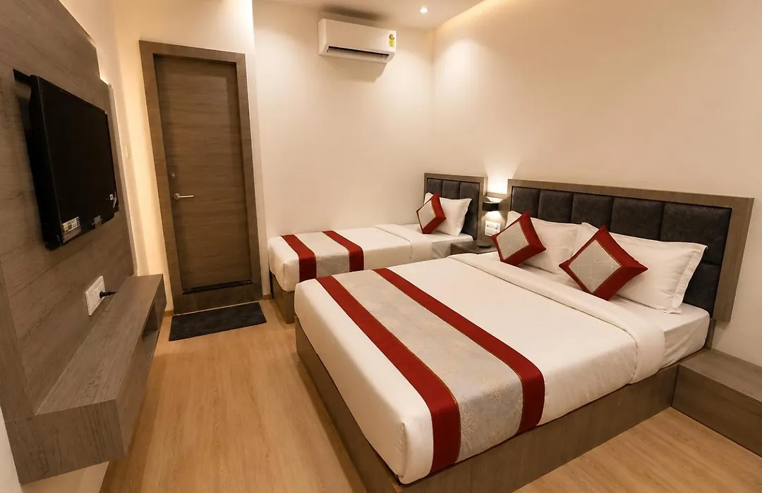 Hotel Beverly Palace Santacruz - Near U S Consulate And Near Bkc-1