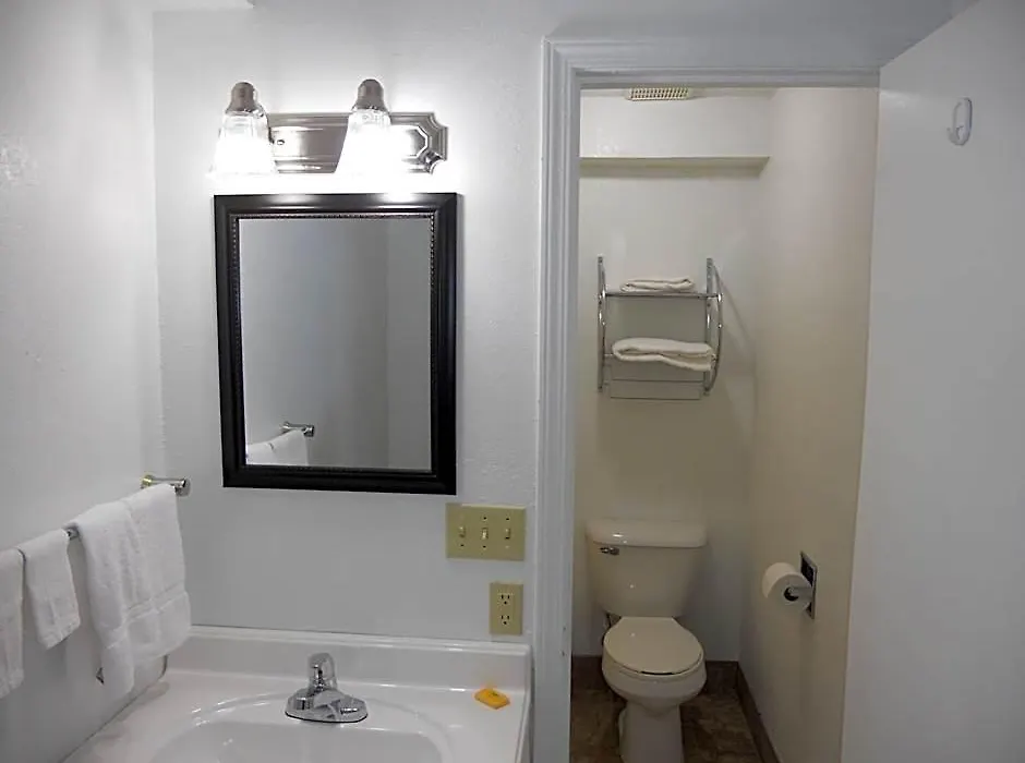 Knights Inn Harrisonville-1
