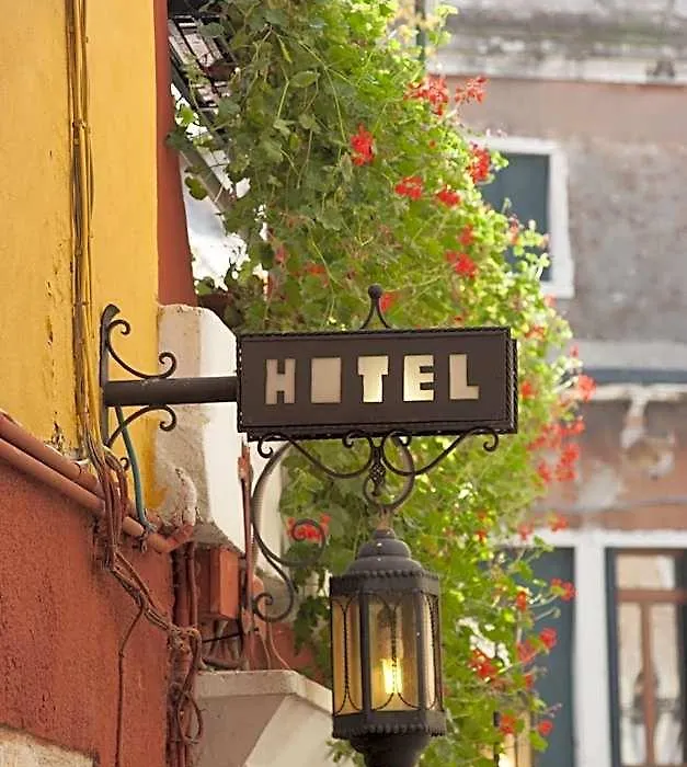 Hotel Dalla Mora-1