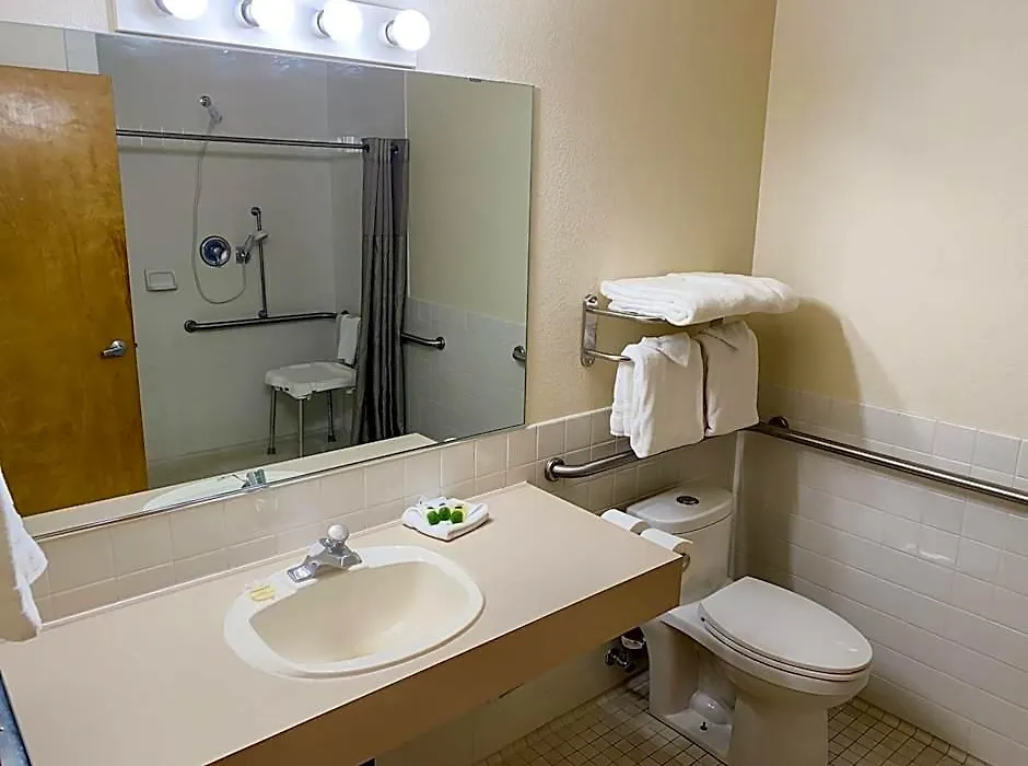 Sisters Inn & Suites-1