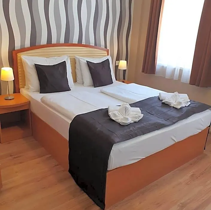 Six Inn Hotel Budapest-1