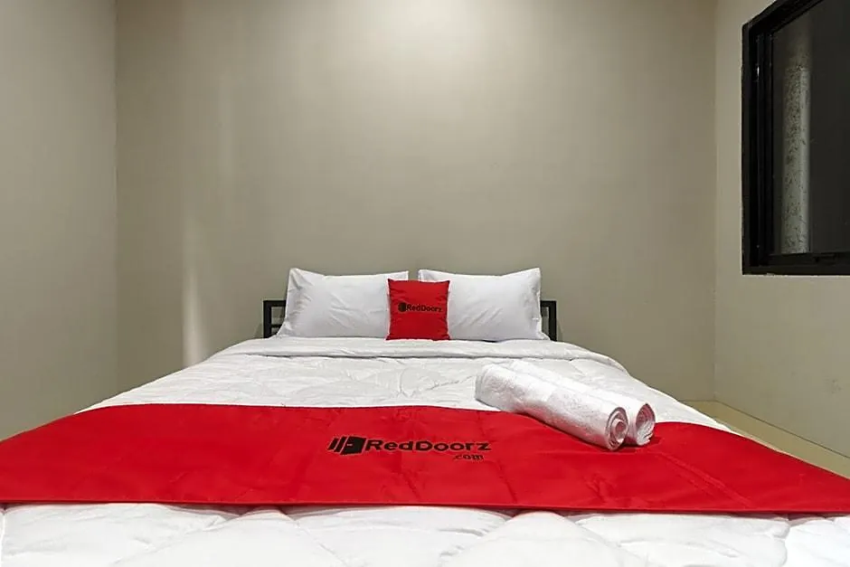 Reddoorz Near Puri Indah Mall-1