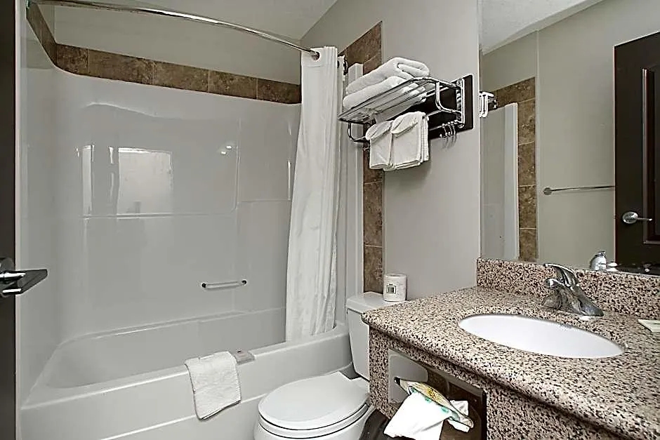Travelodge By Wyndham Wetaskiwin-1