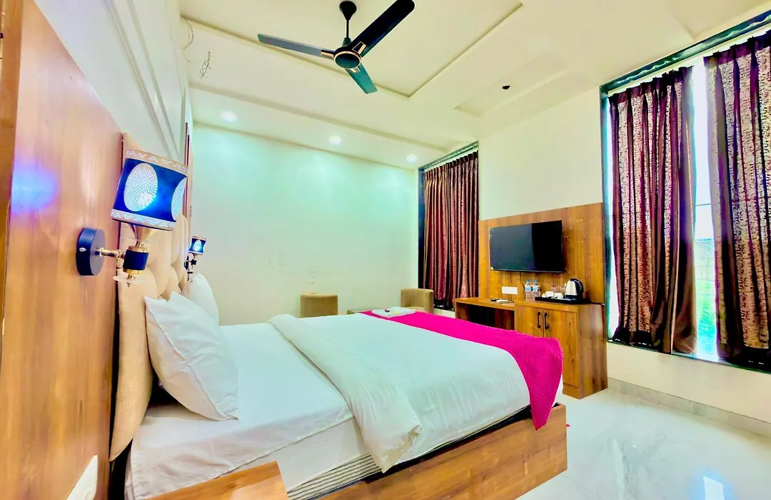 Hotel Majestic Heights-1