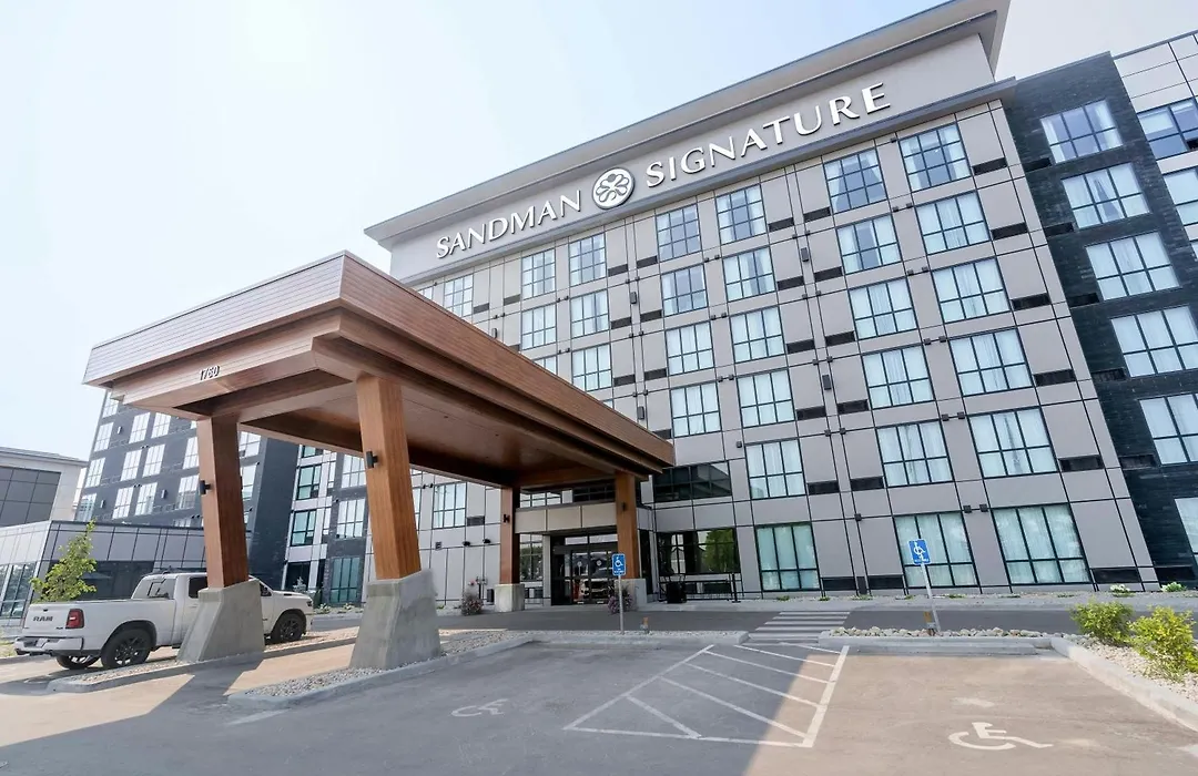 Sandman Signature Winnipeg Airport Hotel & Suites-1