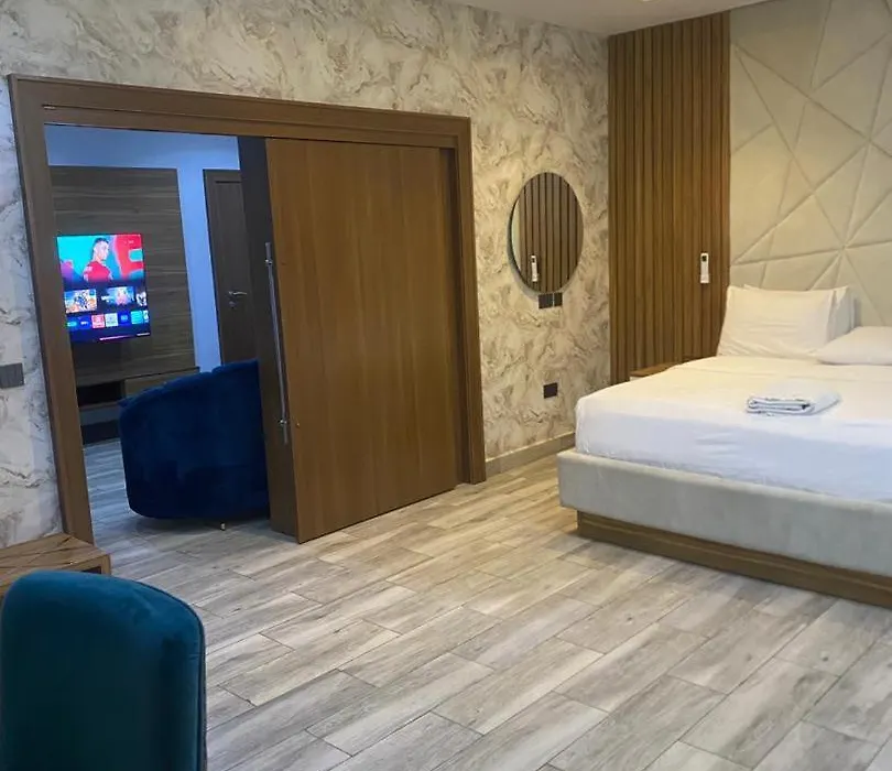 Triple 9 Apartments,Pool & Spa-1
