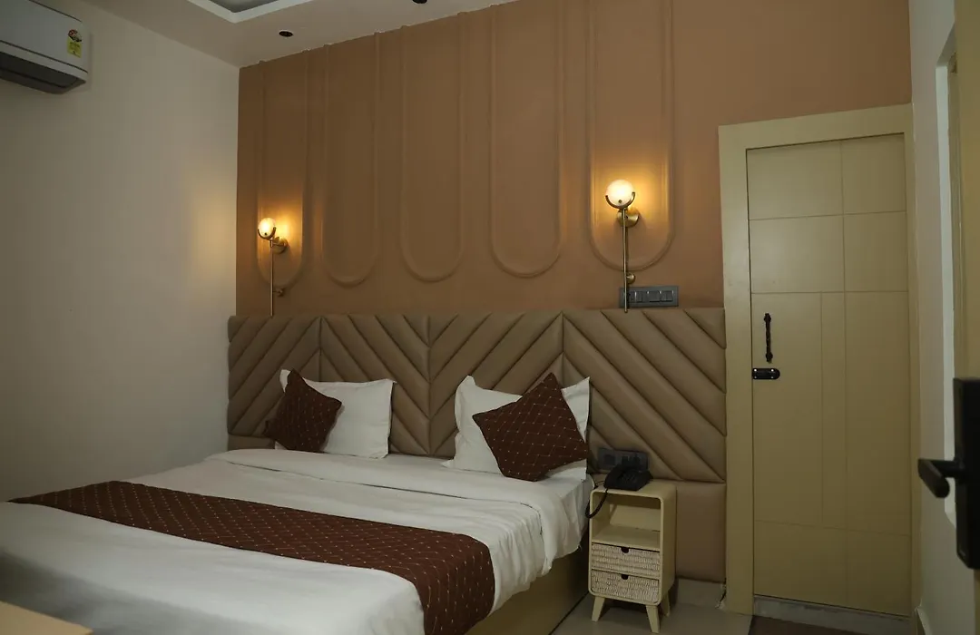 Divine Hotel-1