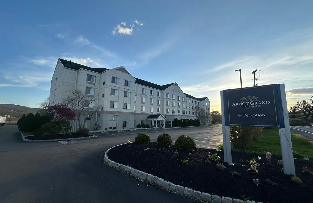 Arnot Grand Hotel & Suites-1