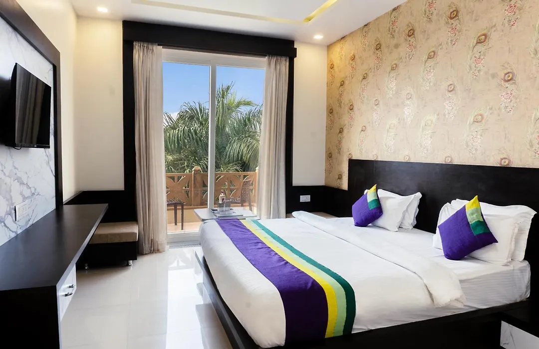 Treebo Premium Royal Amar With Mountain View And Swimming Pool-1