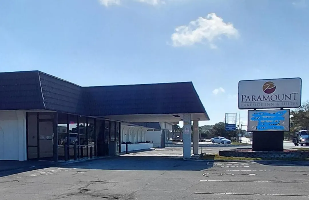 Paramount Lakeside Inn & Suites-1