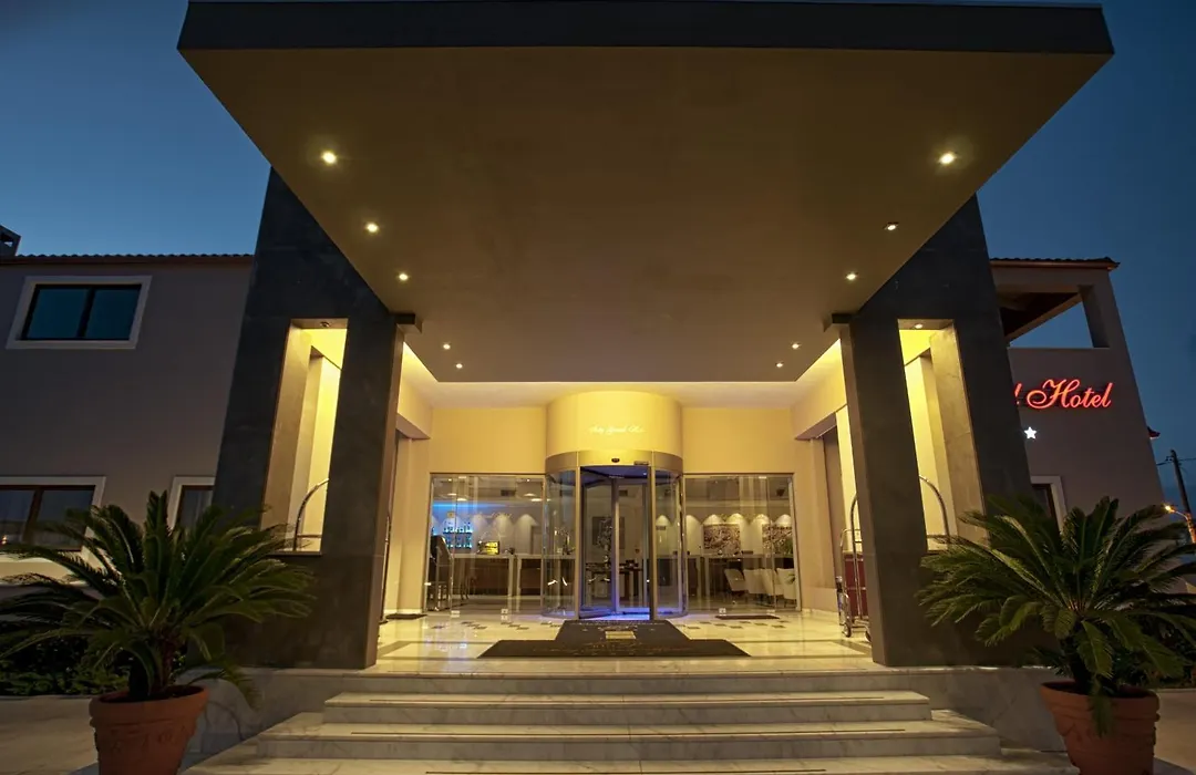 Arty Grand Hotel-1