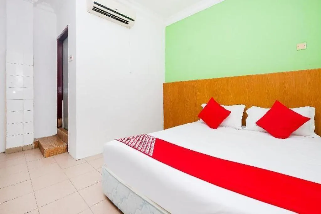 Oyo 850 Gold Star Hotel-1