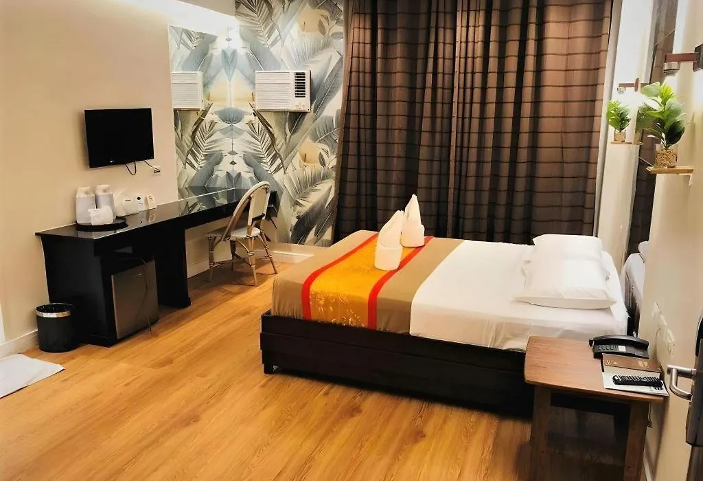 Grand Astoria Hotel-1