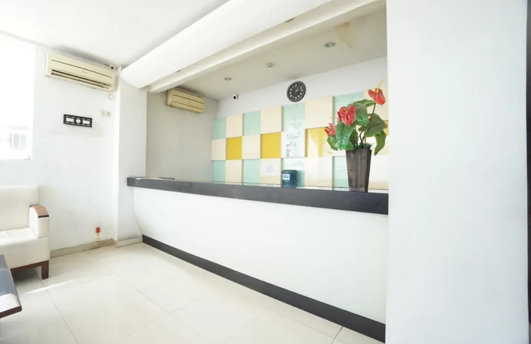 Townhouse Oak Hotel Niaga Surabaya-1