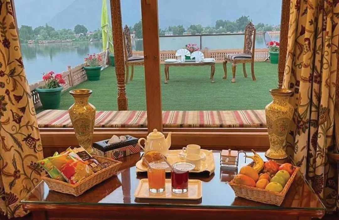 Floating Luxury Group Of Houseboats-1