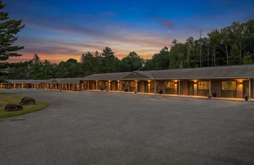 Sullivan Trail Inn And Suites-1