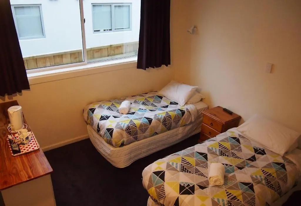 Kiwi'S Nest Budget Accommodation & Backpackers-1