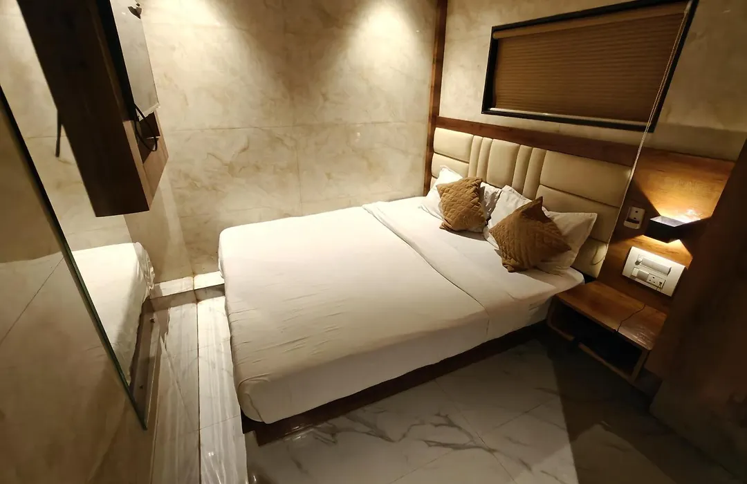 Hotel Omega-1