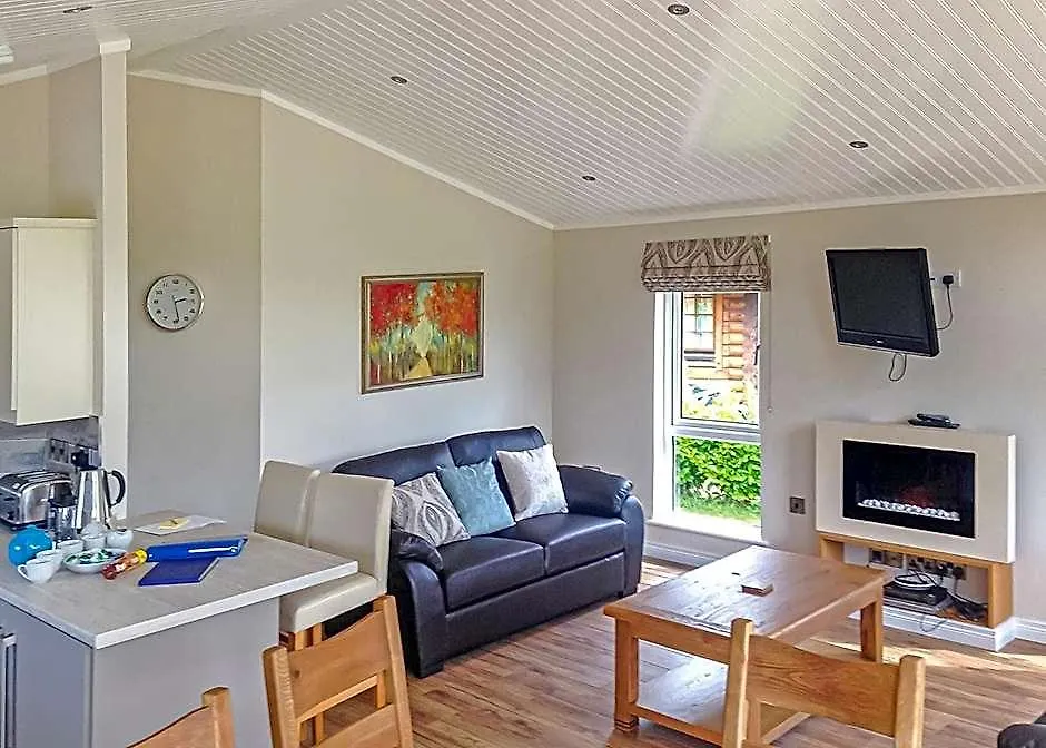 Langmere Lakes Lodges-1
