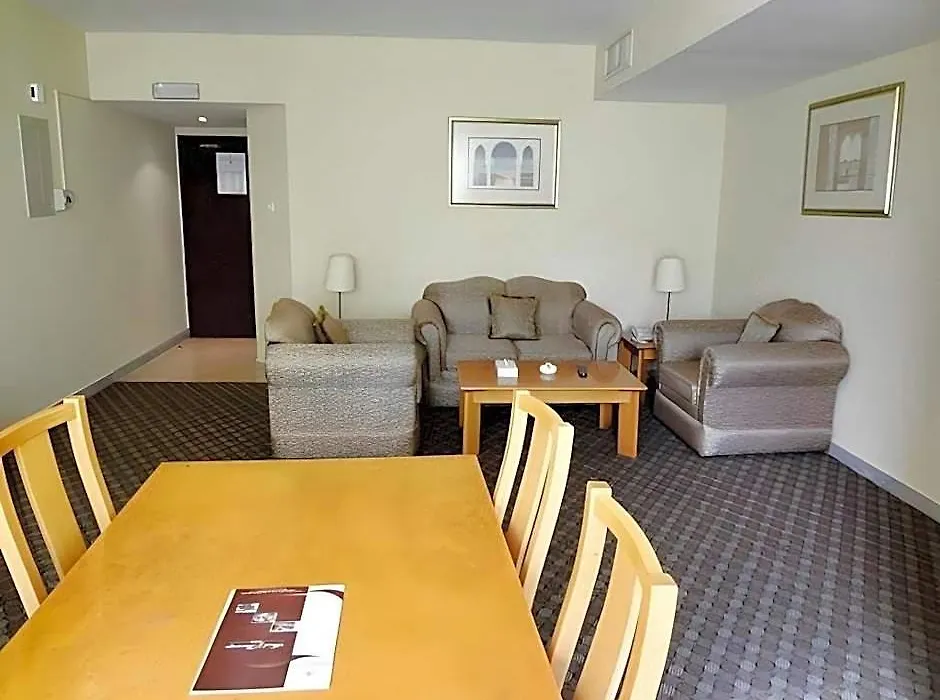 Emirates Plaza Hotel-1