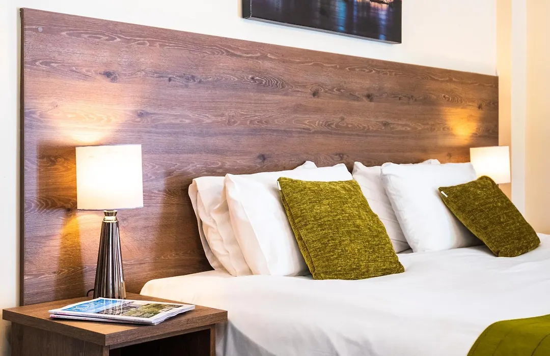 The Limes Country Lodge Hotel & Admiral Restaurant-1