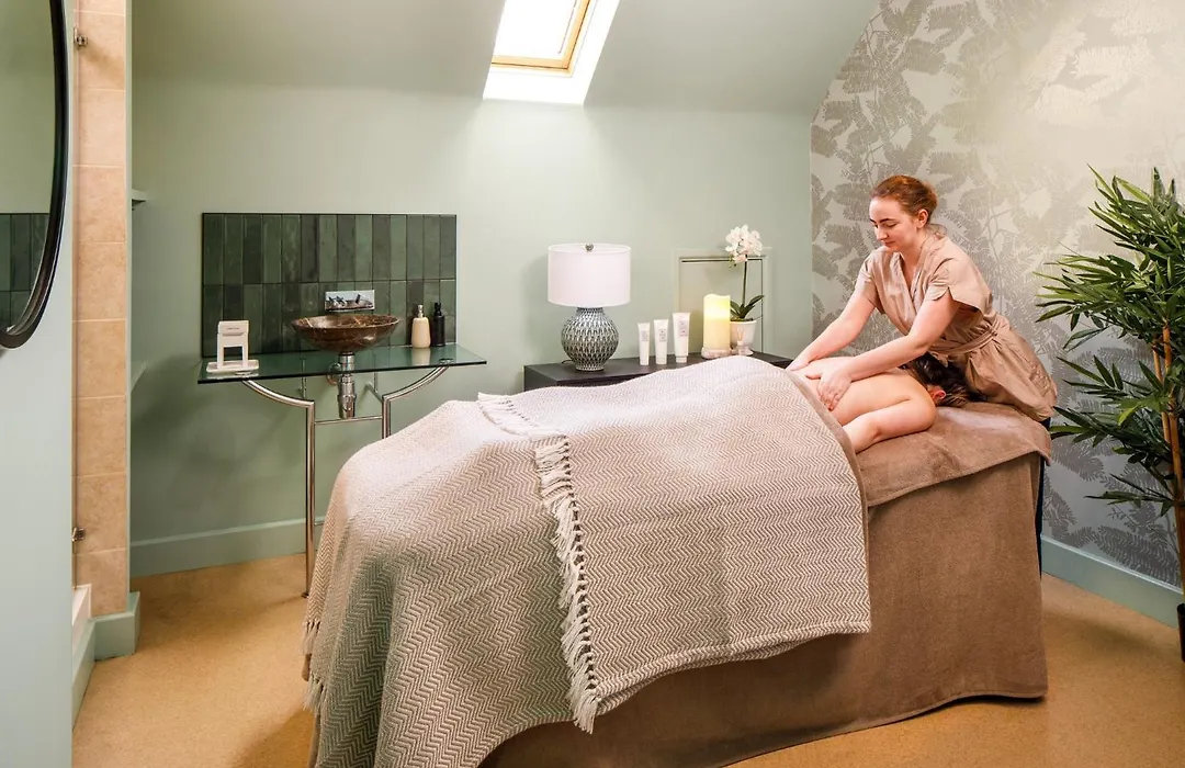 Voco Lythe Hill Hotel & Spa By Ihg-1