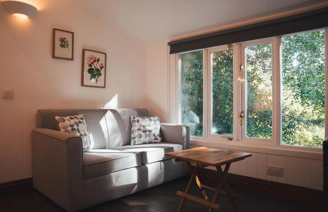 Broadoaks Boutique Country House-1