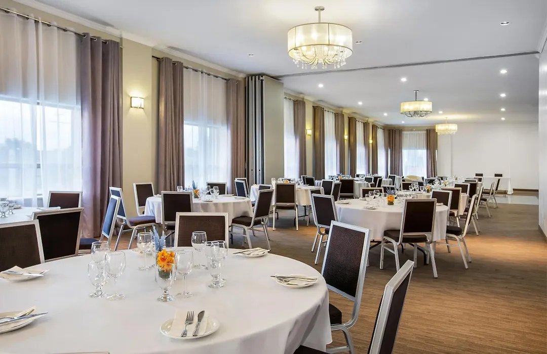 Days Inn By Wyndham Montreal Airport Conference Centre-1