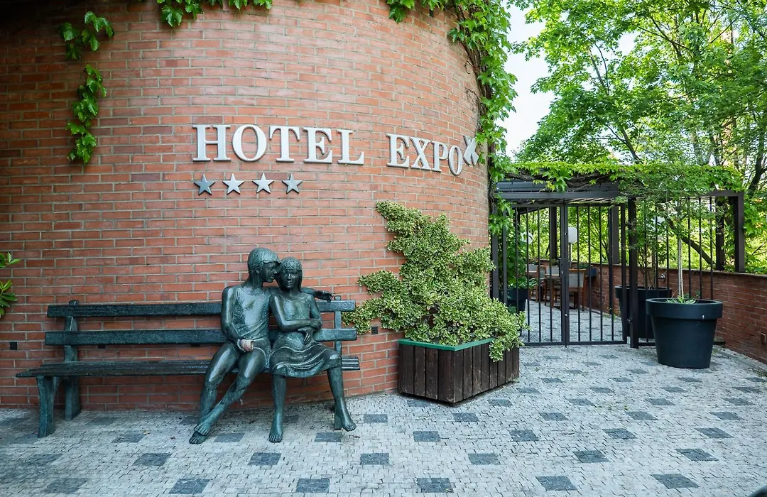 Expo Hotel-1