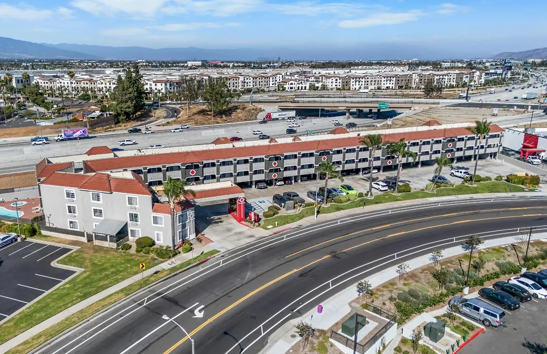 Ramada By Wyndham Ontario Airport & Convention Center-1